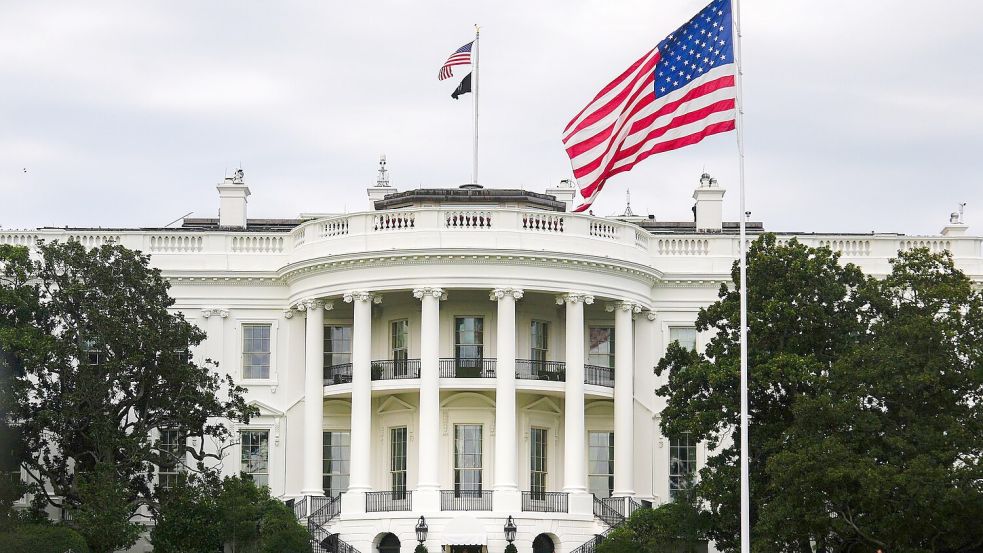 Die US-Regierung schränkt die Bewegungsfreiheit von Journalisten auf dem Gelände des Weißen Hauses weiter ein. Foto: Julia Demaree Nikhinson/AP/dpa