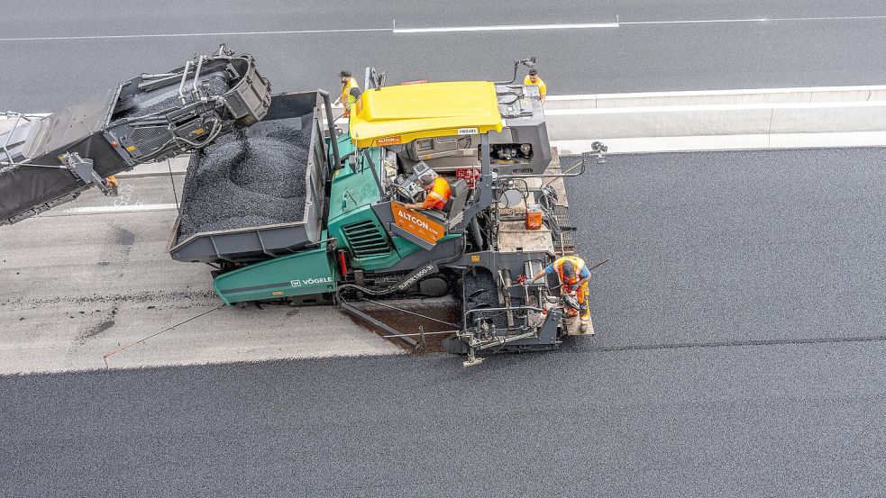 Autobahnsanierung: In den nächsten Jahren stehen Milliardeninvestitionen des Bundes in die Infrastruktur an. Foto: IMAGO/Jochen Tack