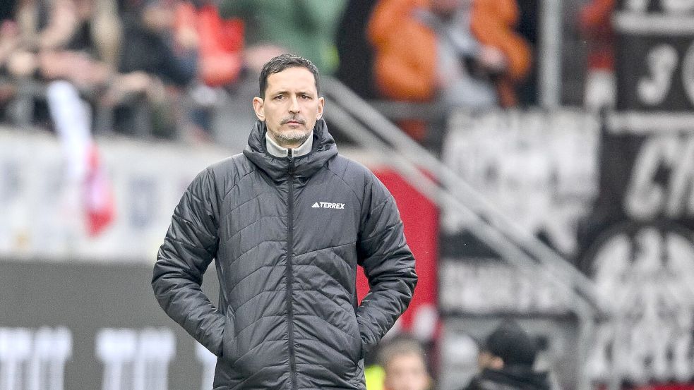 Musste zwei Rückschläge in einer Halbzeit verdauen: Dino Toppmöller Foto: Harry Langer