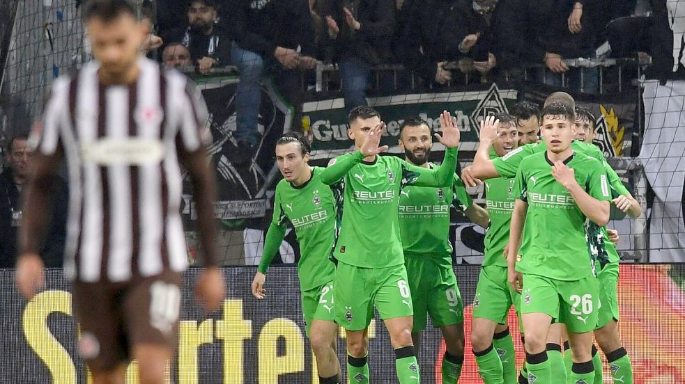 Durften endlich mal jubeln: Die Spieler von Borussia Mönchengladbach Foto: Daniel Bockwoldt