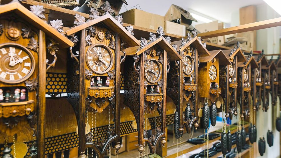 Hersteller streben einen Schutz der Kuckucksuhr als Kulturerbe an. Foto: Philipp von Ditfurth/dpa