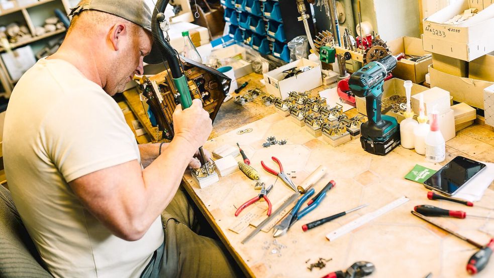 Kuckucksuhren gelten als ein Symbol des Schwarzwalds. Foto: Philipp von Ditfurth/dpa