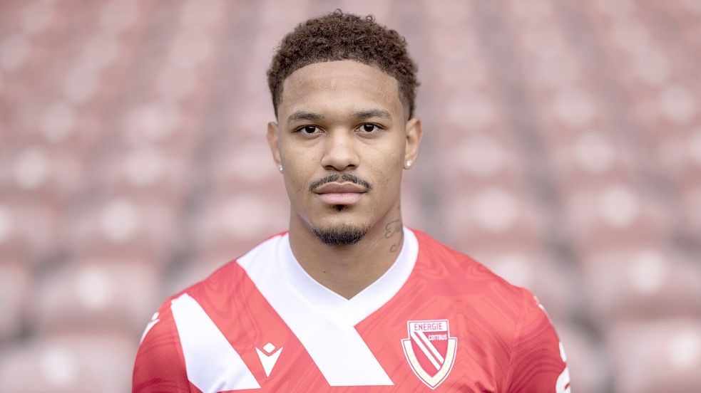 Der Cottbuser Justin Butler berichtete, dass er mit Affenlauten beleidigt wurde. (Archivbild) Foto: Frank Hammerschmidt