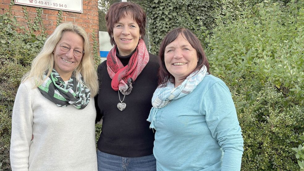 Freuen sich auf Gespräche und Austausch bei der Vorführung von Pink Power: Sandra Lotz-Kappelhoff (Paritätischer Wohlfahrtsverband), Heidi Dörnath-DeWitte und Henriette Lücken (Selbsthilfegruppe Krebs) (v.l.). Foto: Mieke Matthes