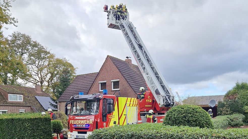 Die Feuerwehr war in Akelsbarg im Einsatz. Foto: Feuerwehr Großefehn-Zentrum