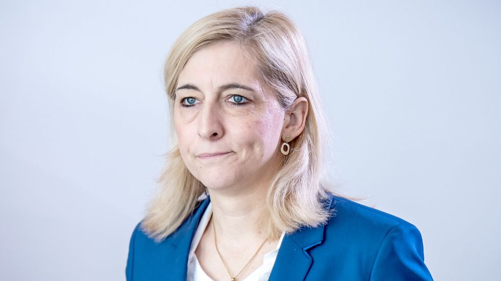 Gesundheitsministerin Nina Warken hat einen „kleinen Sparplan“ vorgelegt. Der reicht nicht um große Probleme zu lösen. Foto: dpa/Michael Kappeler