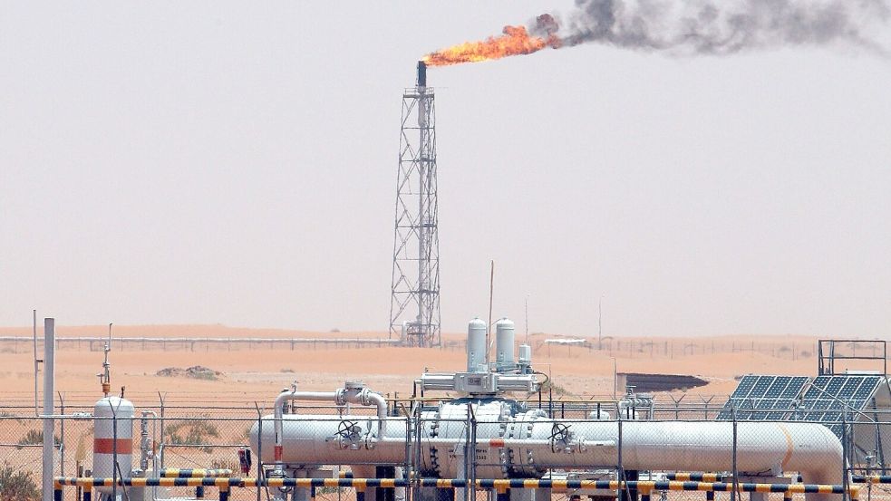 Das Ölkartell Opec+ weitet seine Produktion erneut aus Foto: Ali Haider/EPA/dpa