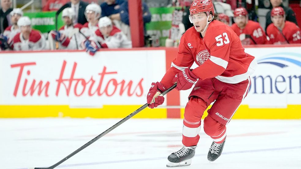 NHL-Star-Verteidiger Moritz Seider erwartet die beste deutsche Eishockey-Nationalmannschaft überhaupt bei Olympia Foto: Carlos Osorio/AP/dpa