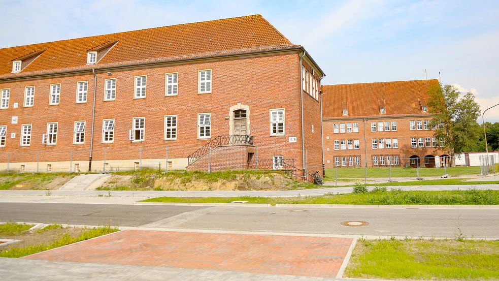 Die künftige Nutzung des früheren Auricher Kasernengeländes beschäftigt die Verwaltung und Politik schon seit Jahren. Nun wurde das Projekt wieder ausgebremst. Foto: Romuald Banik