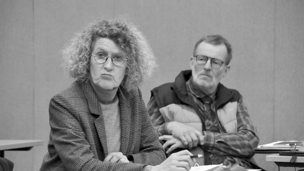 Renate Erdt und ihr Mann Hans-Reiner Stroman (hier in einer Ausschusssitzung 2022) bildeten im Samtgemeinderat Brookmerland die zweiköpfige Fraktion der Grünen. Foto: Thomas Dirks