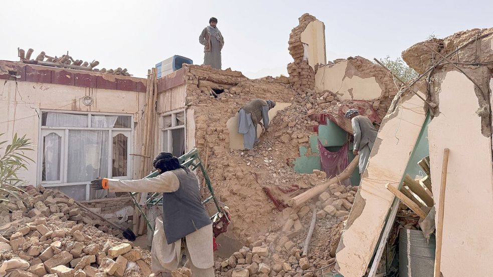 Bei dem Erdbeben in Afghanistan gab es viele Tote. Foto: Sirat Noori/AP/dpa