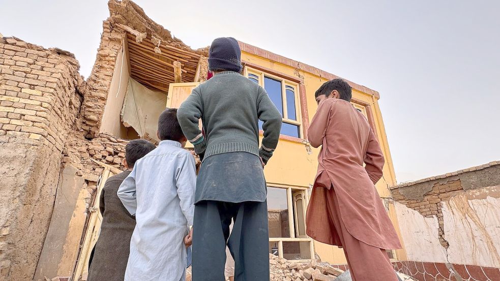 Zahlreiche Gebäude wurden zerstört oder beschädigt. Foto: Sirat Noori/AP/dpa