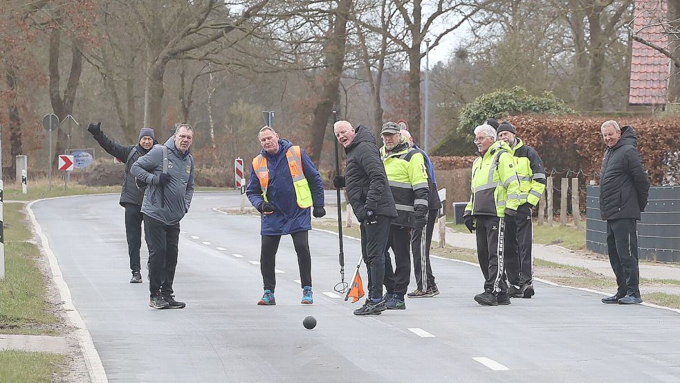 Die Kugel läuft gut momentan in Pfalzdorf. Der Meister gewann mit 17 Würfen. Foto: Wilfried Gronewold