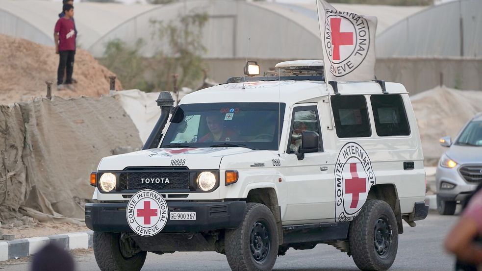 Die Hamas hat Rot-Kreuz-Mitarbeitern erneut eine Leiche übergeben. (Archivbild) Foto: Abdel Kareem Hana/AP/dpa