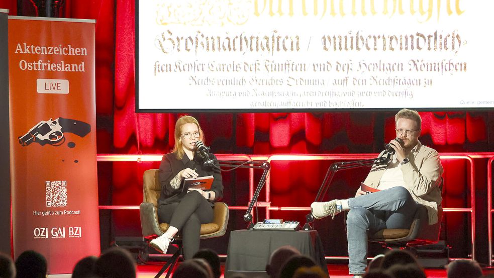 Die erste Folge der sechsten Staffel „Aktenzeichen Ostfriesland“ haben Ute Nobel und Daniel Noglik live vor Publikum im Leeraner Zollhaus aufgenommen. Foto: Jens Doden