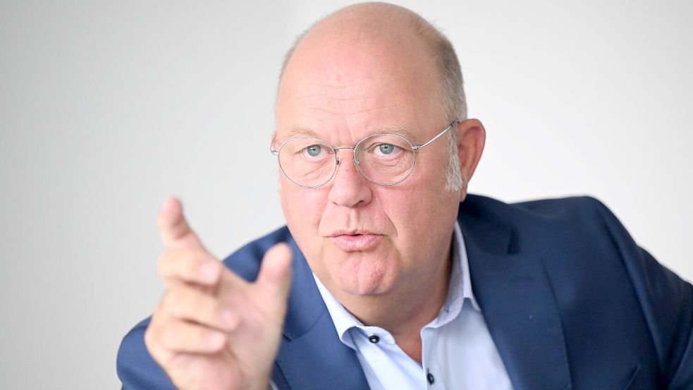 HDE-Präsident von Preen: Für 2025 rechnet der Verband inflationsbedingt lediglich mit einem Umsatz-Plus von 0,5 Prozent. (Archivbild) Foto: Bernd Weißbrod