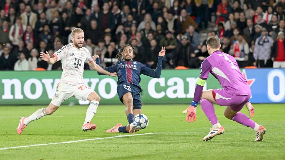 Grandios mit fast 40: Manuel Neuer (r) verhindert gegen Bradley Barcola das 1:1. Foto: Federico Gambarini