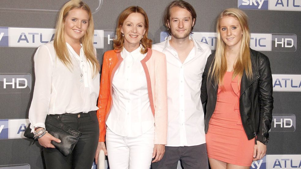Katja Flint mit Sohn Oscar Lauterbach und Nichten Kelly Flint und der jetzt verstorbenen Kim Flint (r.). Foto: IMAGO / Future Image