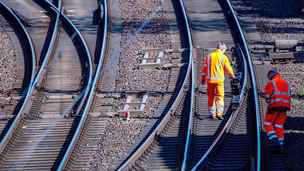 Die Deutsche Bahn will mit „grünem“ Stahl auch ihren Weg zu Klimaneutralität vorantreiben. (Archivbild) Foto: Jens Büttner