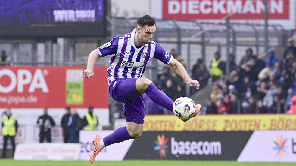 Dynamisch unterwegs: Auf dem Platz kann Robin Meißner durchaus explodieren. Neben dem Feld ist der Norddeutsche ein eher ruhiger Zeitgenossse. Foto: IMAGO/kolbert-press/Marc Niemeyer