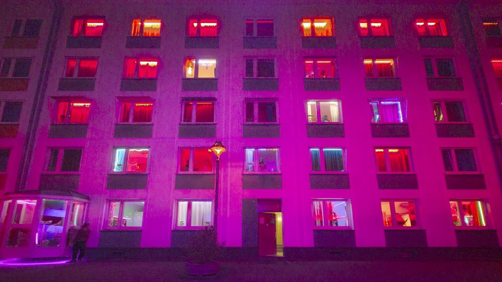 Bundestagspräsidentin Julia Klöckner möchte Prostitution in Deutschland am liebsten verbieten, sagte sie auf einer Preisverleihung mit Alice Schwarzer. Doch ist Deutschland wirklich „der Puff Europas“? Foto: IMAGO/imagebroker