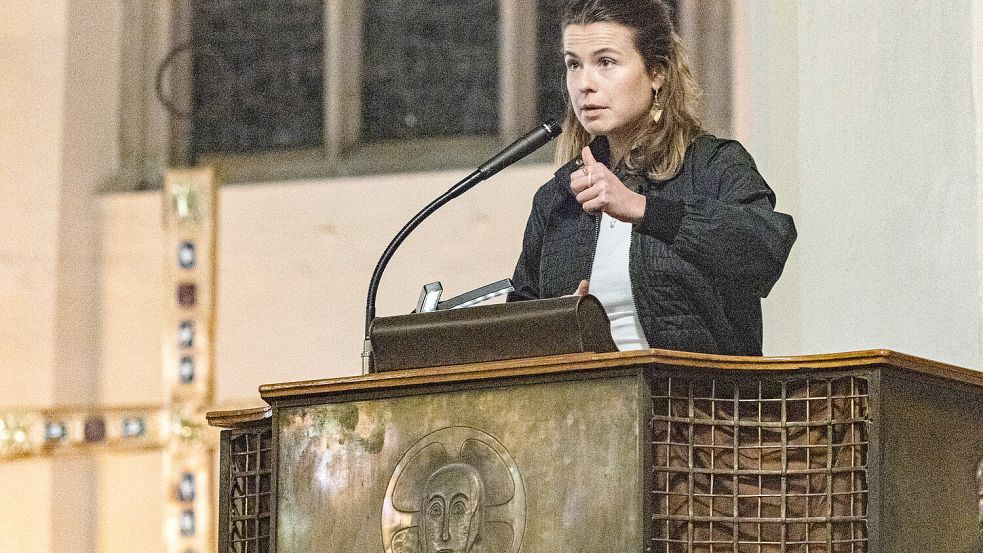 „Petrus ging unter“: Luisa Neubauer auf der Kanzel der Bonner Kreuzkirche am Reformationstag 2025. Foto: Evangelischer Kirchenkreis Bonn