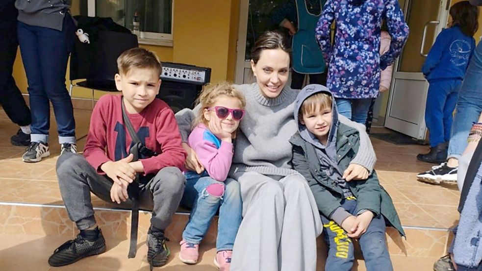 Bereits bei ihrem ersten Besuch kurz nach Kriegsbeginn erregte US-Schauspielerin Angelina Jolie großes Aufsehen. (Archivbild) Foto: Maksym Kozutsky/Lviv City Hall/A