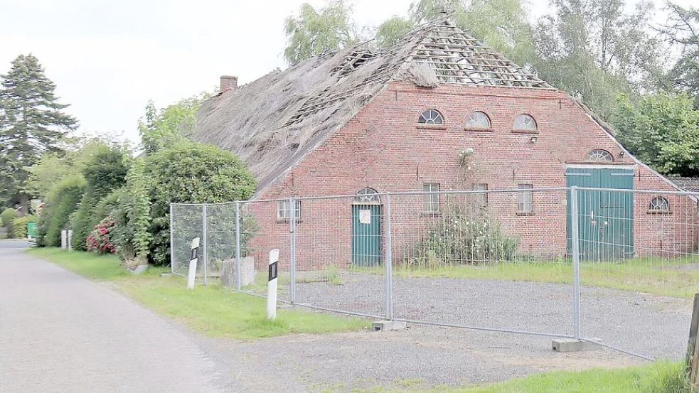Dieses Hofgrundstück am Raher Weg wurde im vergangenen Herbst von der Stadt gekauft. Im Juli begann der Abbruch des Gebäudes. Foto: Romuald Banik