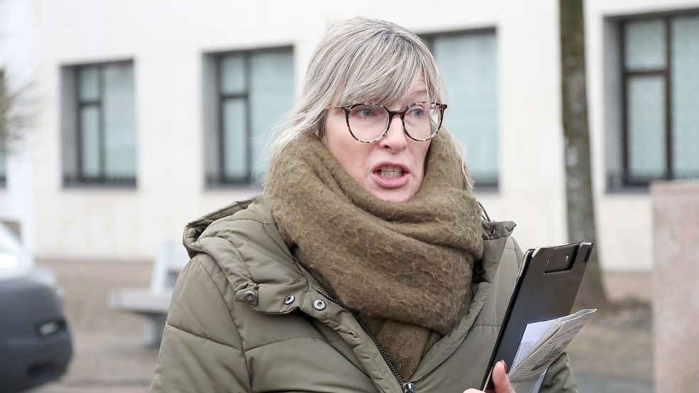 Marktmeisterin Marina Willms-Bürger wirbt auf Sozialen Netzwerken, Online und analog für den Auricher Wochenmarkt. Foto: Archiv/Romuald Banik