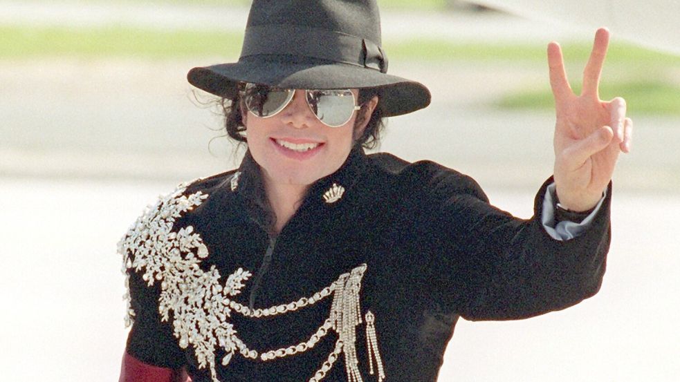 Der kurze Teaser zeigt ikonische Momente der Karriere des „King of Pop“. Foto: Kay Nietfeld/dpa