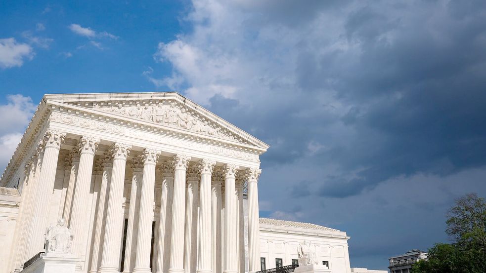 Der Supreme Court stärkt Trump den Rücken. Foto: Susan Walsh/AP/dpa