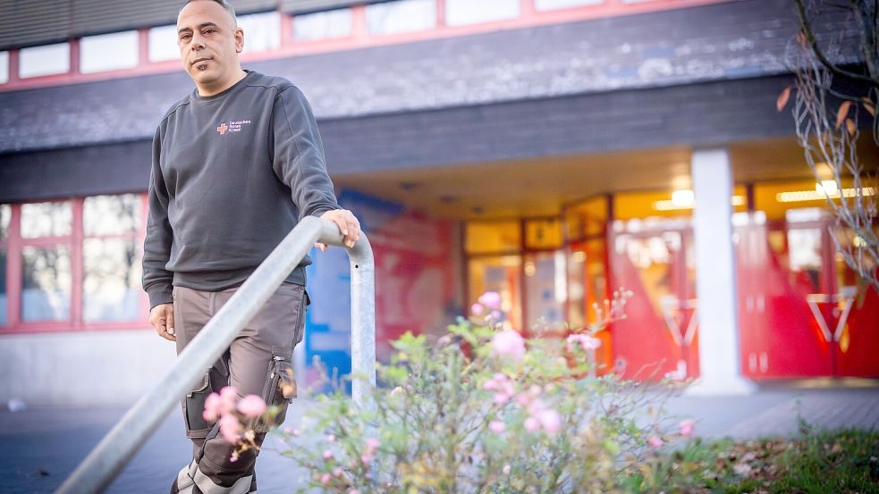 Mohammad Afrough wird bei der nächsten Bombenräumung in Osnabrück wieder im Evakuierungszentrum in der Gesamtschule Schinkel ehrenamtlich im Einsatz sein. Foto: Detlef Heese