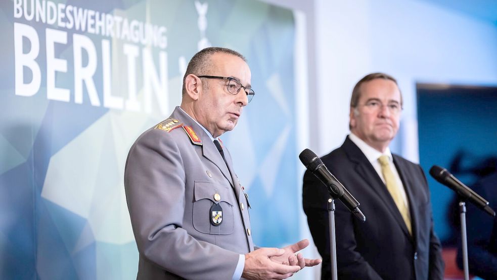 Deutschlands rangöchster Soldat, Generalinspekteur Carsten Breuer, spricht von einer „dämmrigen Übergangszeit“. Foto: Christoph Soeder/dpa