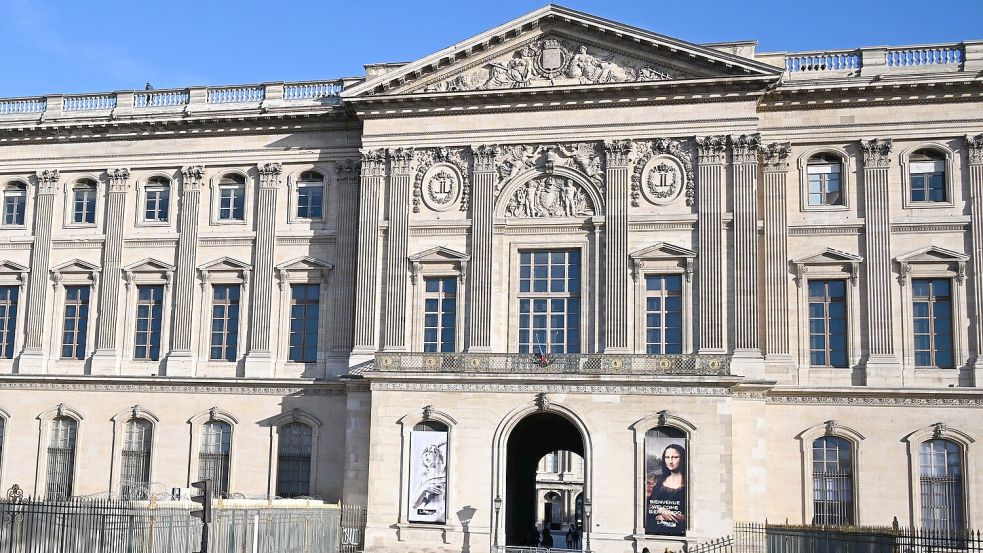 Der Louvre reagiert mit Sofortmaßnahmen für mehr Sicherheit auf den spektakulären Einbruch im Oktober. (Archivbild) Foto: Emma Da Silva/AP/dpa