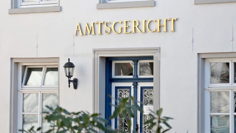 Vor dem Amtsgericht Aurich sollte sich ein Mann nach einem Arbeitsunfall eines Mitarbeiters verantworten. Foto: Romuald Banik