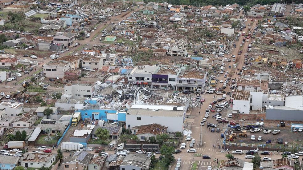 Drohnenaufnahmen zeigten ganze Stadtteile in Trümmern. (Handout) Foto: Jonathan Campos/Parana Governmen