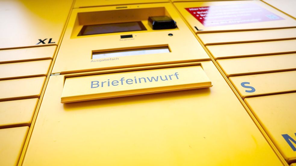 In der Poststation ist ein Briefkasten integriert und man kann Briefmarken kaufen. Foto: Thomas Banneyer