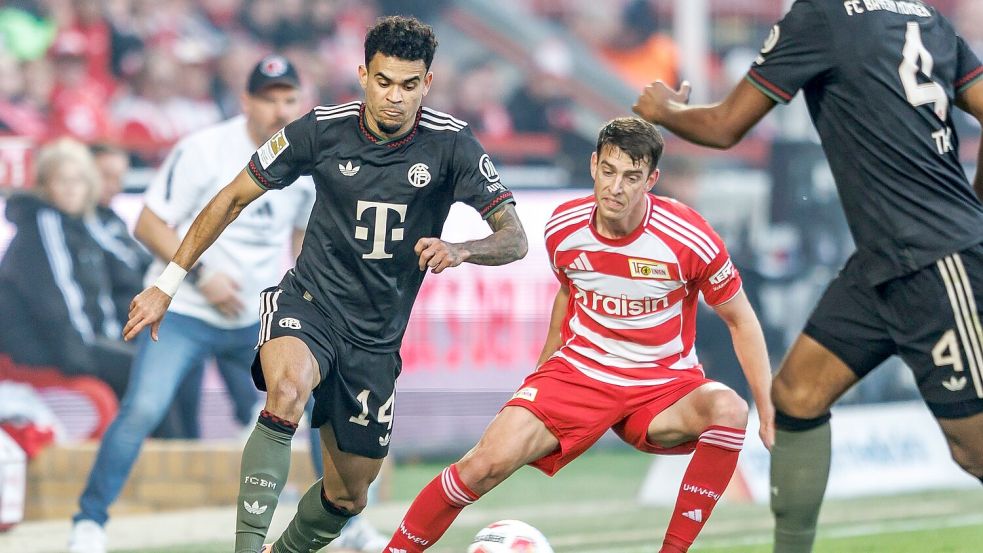 Luis Díaz (l.) zeigte beim Ausgleich zum 1:1 seine ganze Klasse. Foto: Andreas Gora