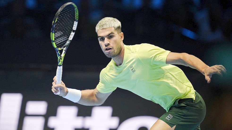 Carlos Alcaraz gewinnt sein Auftaktmatch bei den ATP Finals. Foto: Marco Alpozzi