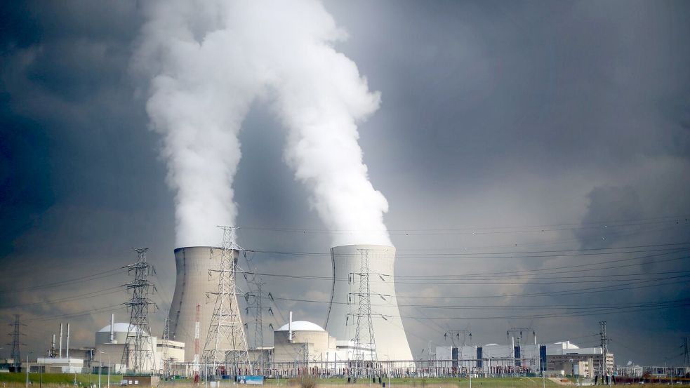 Drei Drohnen wurden über dem Kernkraftwerk Doel gesichtet. (Archivbild) Foto: Oliver Berg/dpa