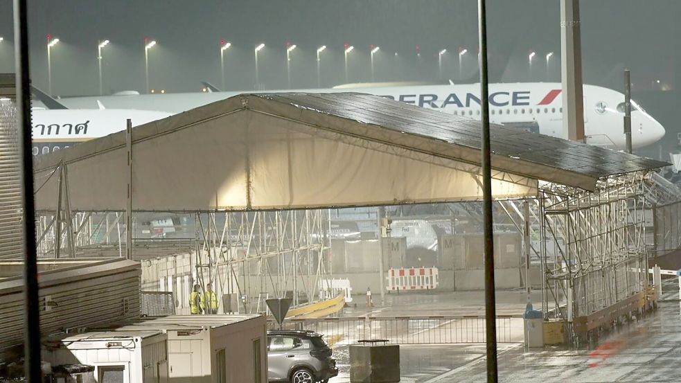 Grund für die Umleitung war laut Airline Brandgeruch im Cockpit. Foto: Ehsan Monajati/dpa