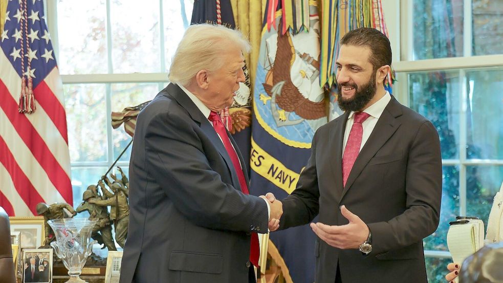 US-Präsident Trump hat Syriens Übergangspräsidenten al-Scharaa im Weißen Haus empfangen. Foto: HOGP/AP/dpa