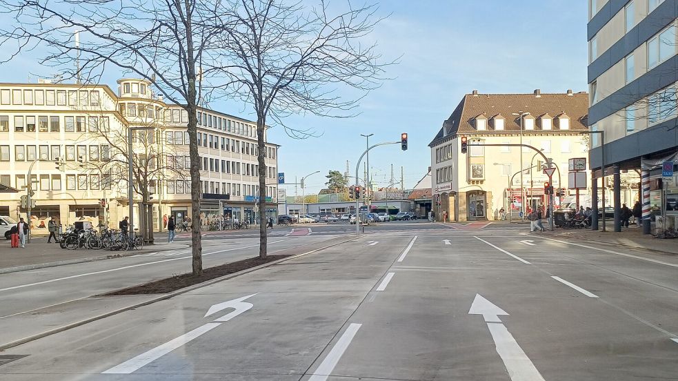 Wieder freie Fahrt: Seit Montagmittag ist der Rosenplatz in Osnabrück wieder wie gewohnt für den Verkehr freigegeben. Die Umleitungen der letzten Monate entfallen. Foto: Thomas Wübker