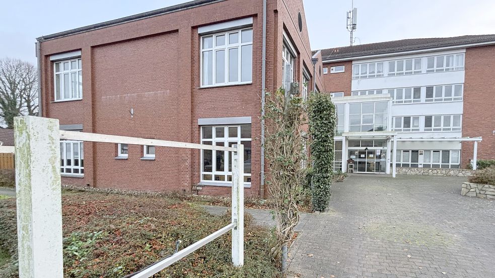 Das Helenenstift liegt ganz zentral direkt an der Hauptstraße mitten in Hage. Foto: Aiko Recke