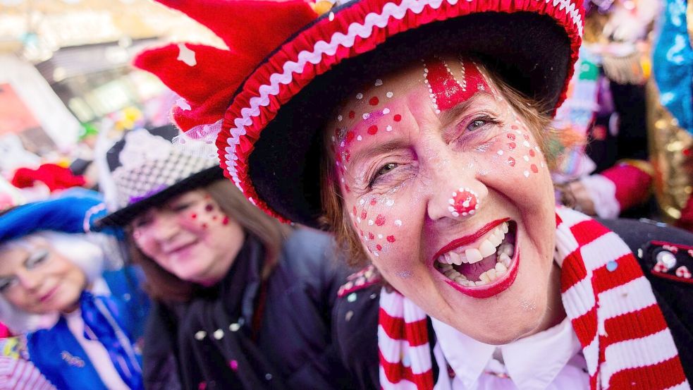 Kölns oberster Karnevalist Christoph Kuckelkorn hält den Karneval für eine große Therapiesitzung. Foto: Rolf Vennenbernd/dpa
