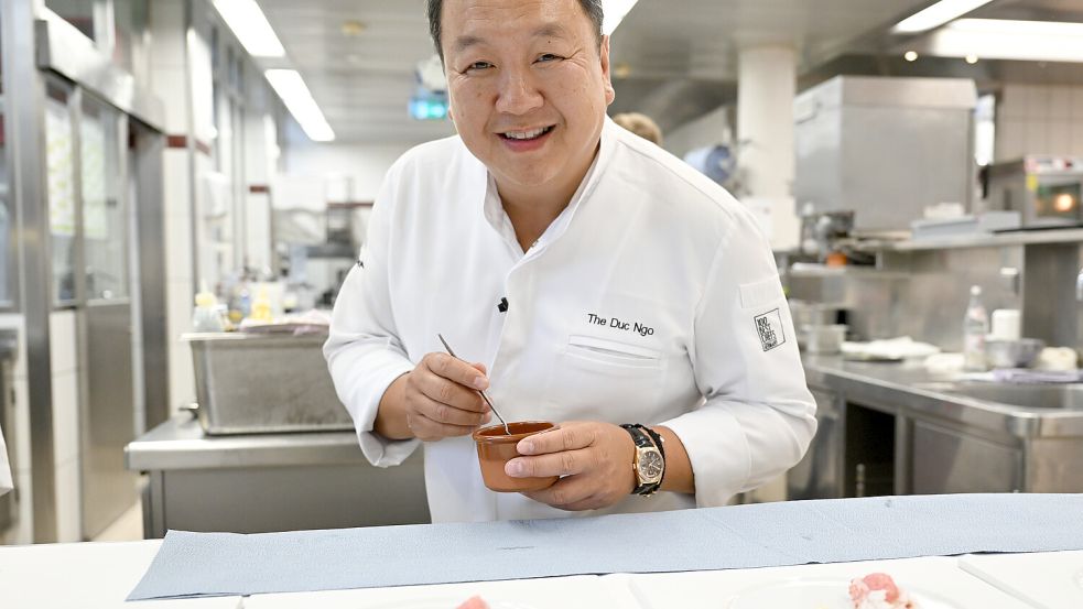 Sein Kochbuch rät zu Glutamat: TV-Koch The Duc Ngo. Foto: dpa/Angelika Warmuth