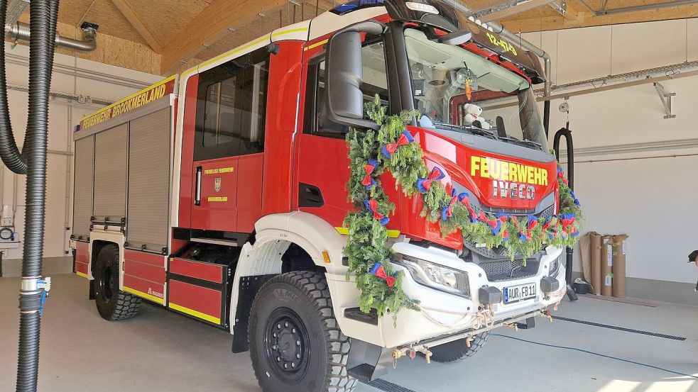 Lange stand das neue LF 20 noch nicht in der Halle des neuen Feuerwehrgerätehauses in Osteel. Foto: Feuerwehr/Carsten Redenius