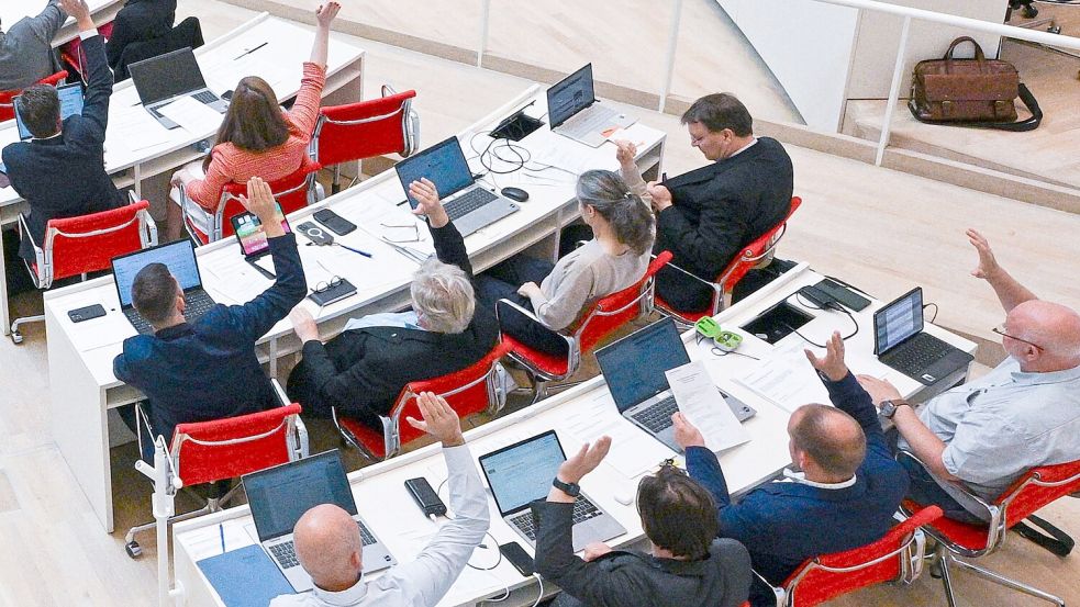 Die Koalition von SPD und BSW in Brandenburg ist in einer Krise - in der BSW-Fraktion rumort es. (Archivbild) Foto: Jens Kalaene