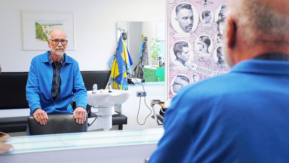 Karl-Peter Clauß ist seit 1984 selbstständiger Friseur. Nun soll er nach der Forderung des Finanzamts neuerdings auch Auskunft über das Geschlecht seiner Kunden geben. Kann das sein? Foto: Finja Jaquet