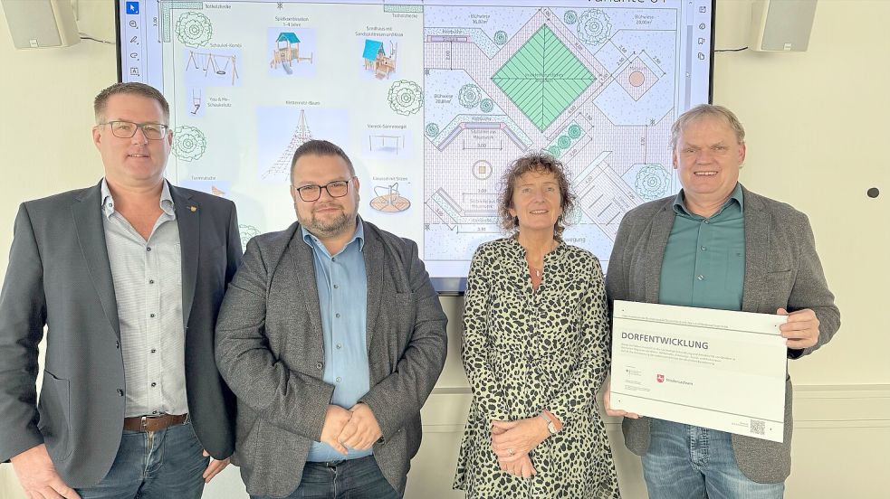 Bürgermeister Thomas Erdwiens (von rechts), Anja Dziarnowski, Thomas Debelts und Frank Süßen stellten die Pläne am Donnerstag vor. Fotos: Holger Janssen